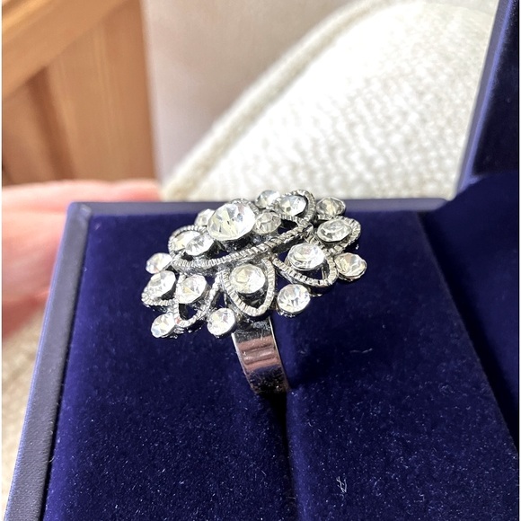 Women’s gorgeous Ring, size is adjustable, from 7-9. Silver plated, round cubic - Picture 5 of 15